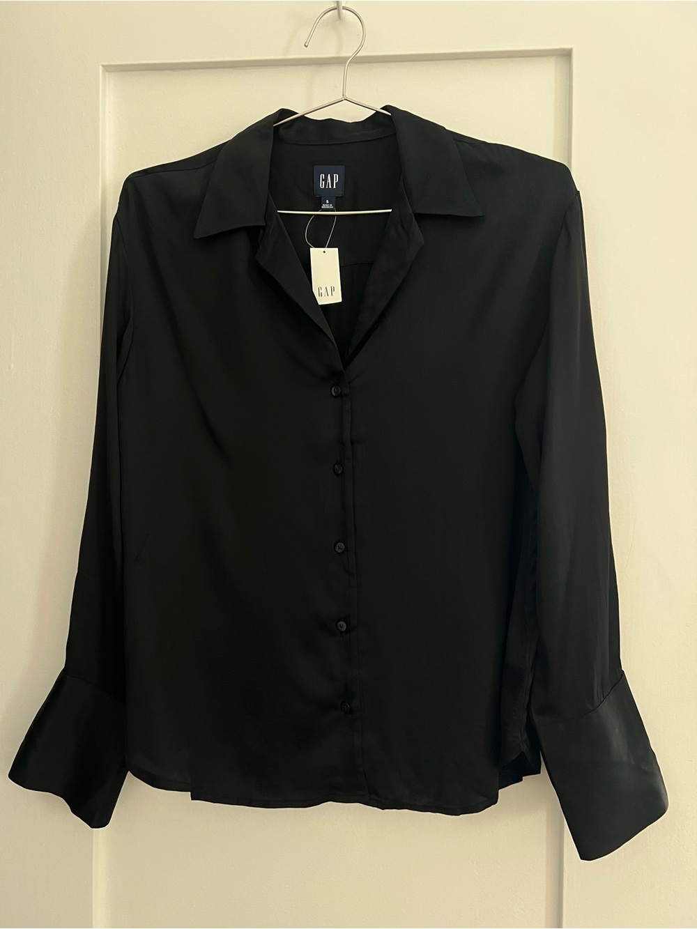 GAP Black Long-Sleeve Button-Down Shirt